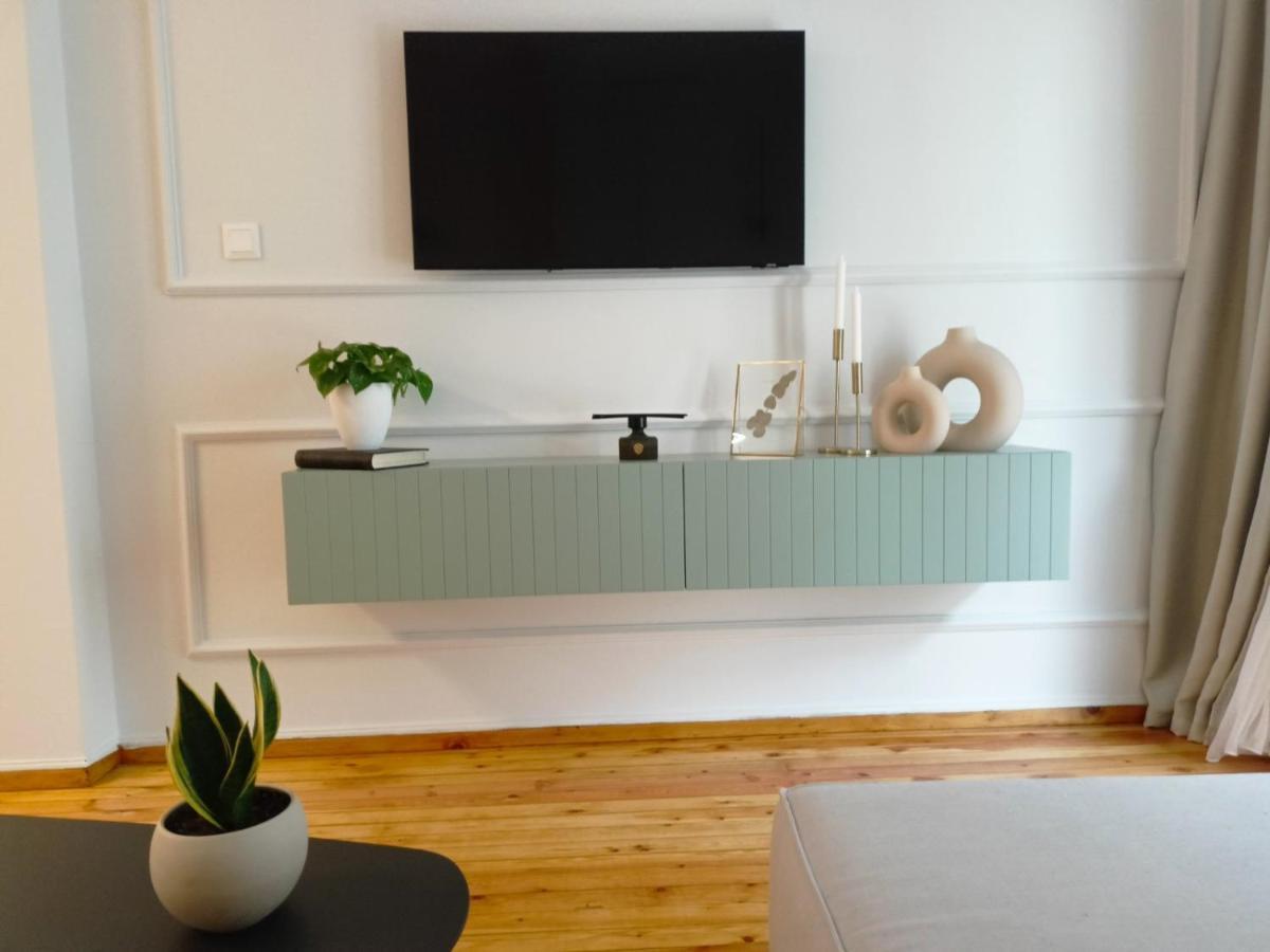 Stylish Modern Classic Apartment Салоники Экстерьер фото
