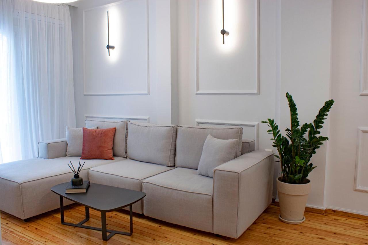 Stylish Modern Classic Apartment Салоники Экстерьер фото
