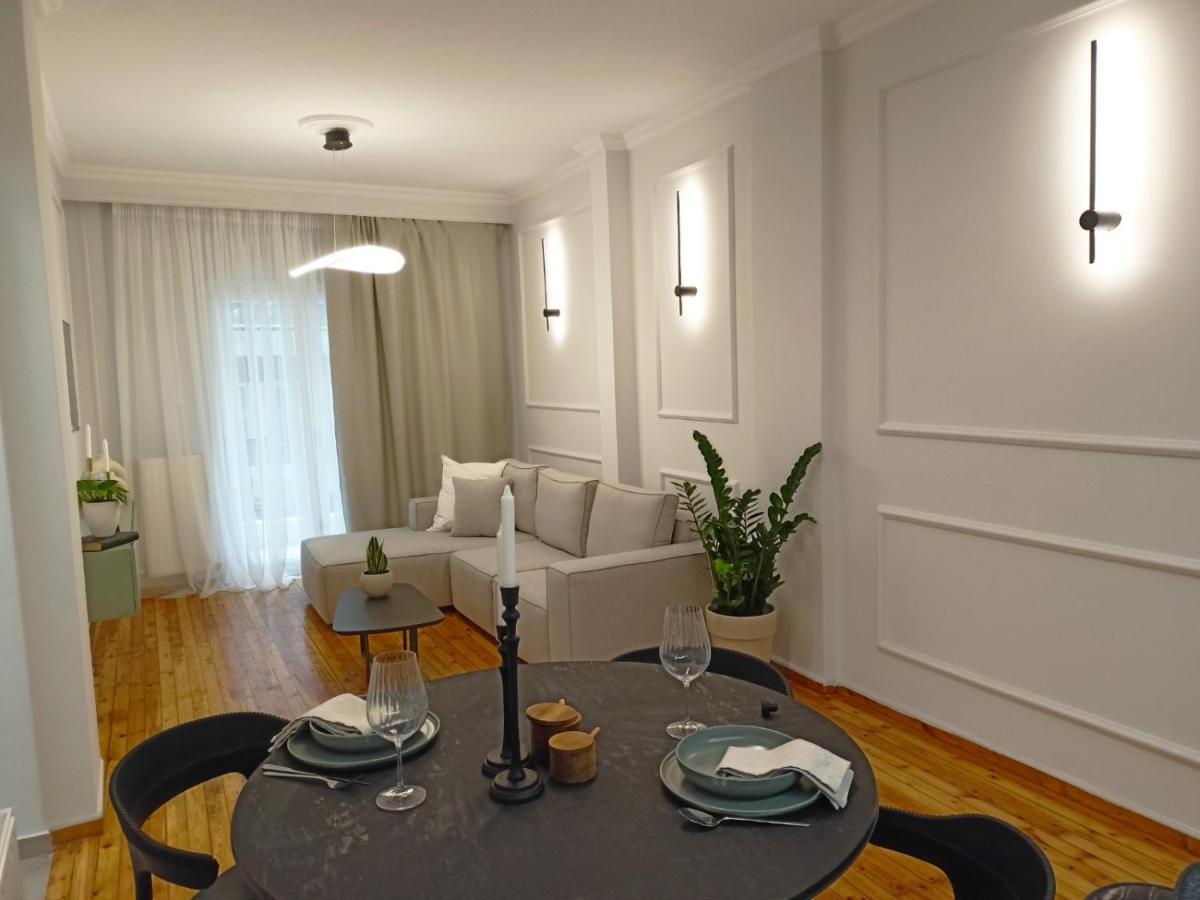 Stylish Modern Classic Apartment Салоники Экстерьер фото