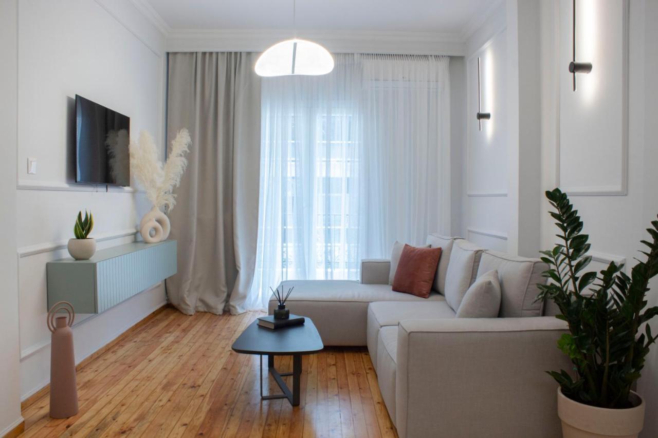 Stylish Modern Classic Apartment Салоники Экстерьер фото